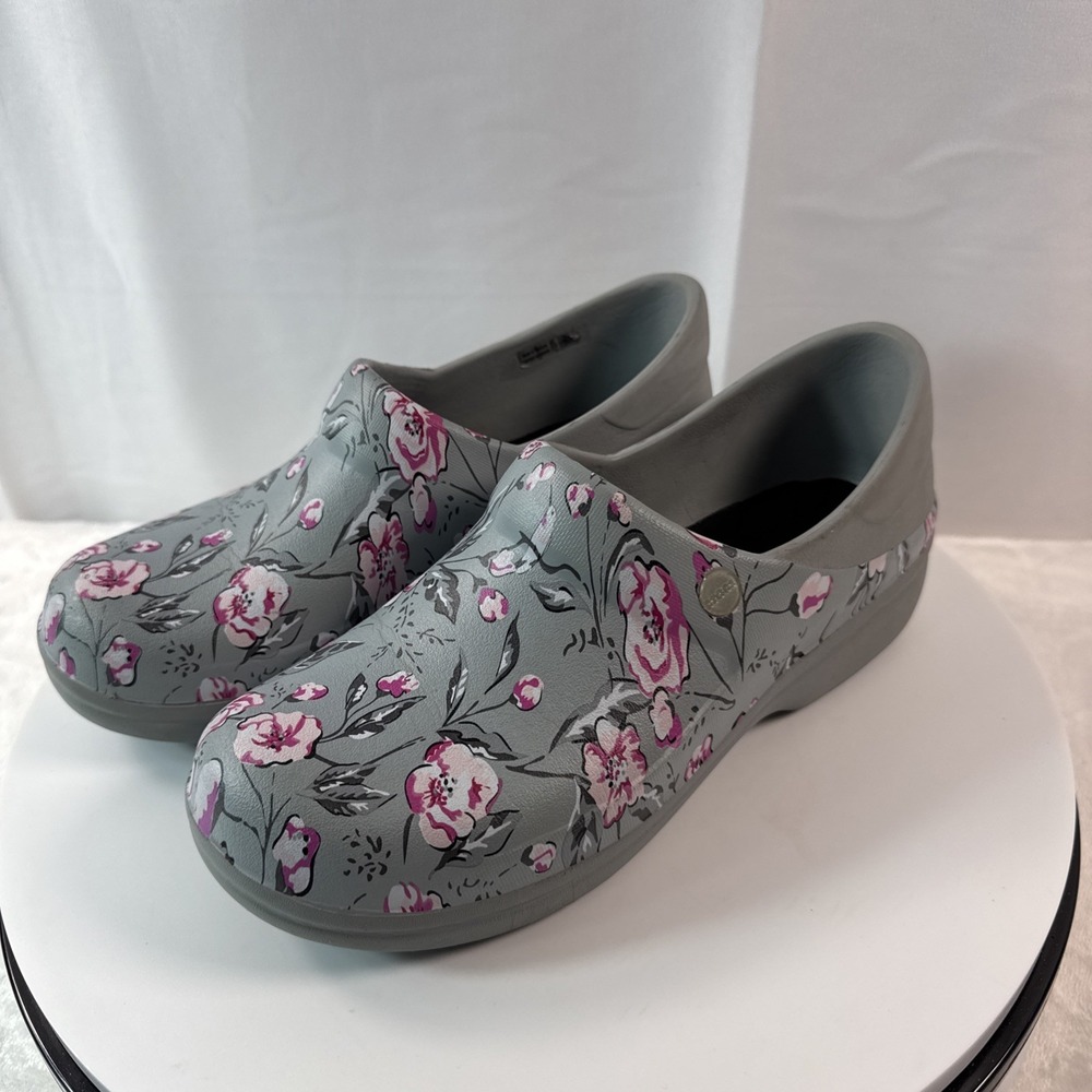 Crocs x Vera Bradley Shoes Womens 7 Light Gray Floral Workwear Comfort Non Slip